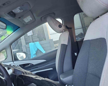 Белый Шевроле Bolt EV, объемом двигателя 0 л и пробегом 60 тыс. км за 11600 $, фото 9 на Automoto.ua