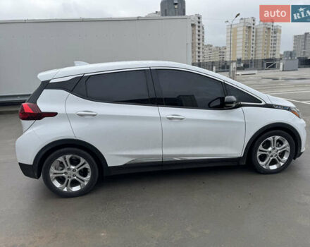 Белый Шевроле Bolt EV, объемом двигателя 0 л и пробегом 58 тыс. км за 16499 $, фото 16 на Automoto.ua