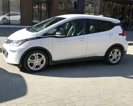 Белый Шевроле Bolt EV, объемом двигателя 0 л и пробегом 49 тыс. км за 16900 $, фото 2 на Automoto.ua