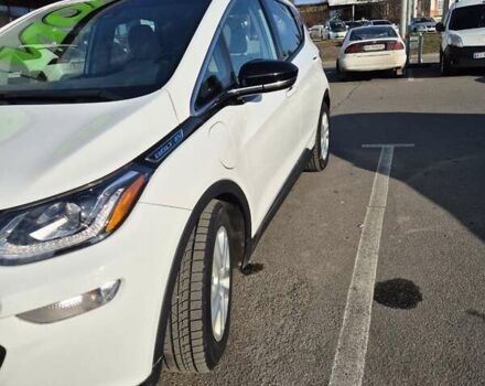 Белый Шевроле Bolt EV, объемом двигателя 0 л и пробегом 60 тыс. км за 17500 $, фото 5 на Automoto.ua