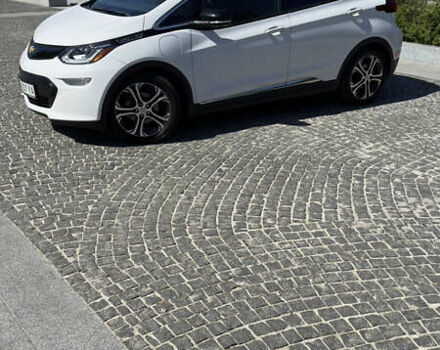 Белый Шевроле Bolt EV, объемом двигателя 0 л и пробегом 77 тыс. км за 16300 $, фото 3 на Automoto.ua