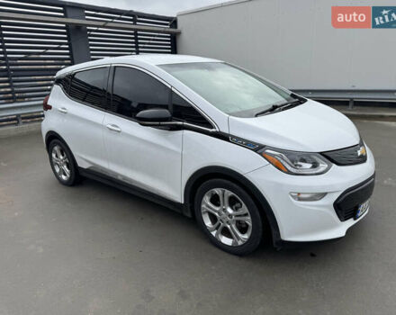 Белый Шевроле Bolt EV, объемом двигателя 0 л и пробегом 58 тыс. км за 16499 $, фото 19 на Automoto.ua