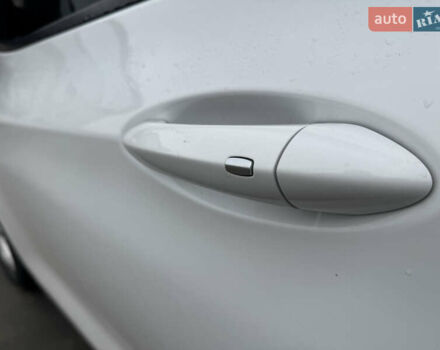 Белый Шевроле Bolt EV, объемом двигателя 0 л и пробегом 58 тыс. км за 16499 $, фото 25 на Automoto.ua