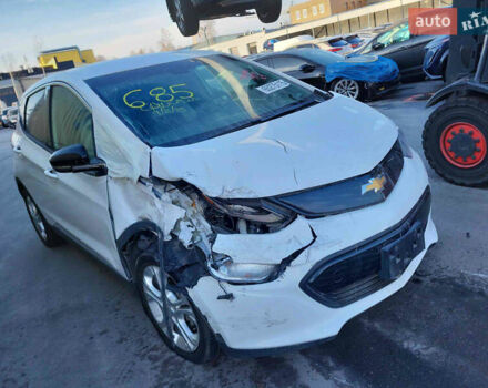 Белый Шевроле Bolt EV, объемом двигателя 0 л и пробегом 60 тыс. км за 11600 $, фото 13 на Automoto.ua
