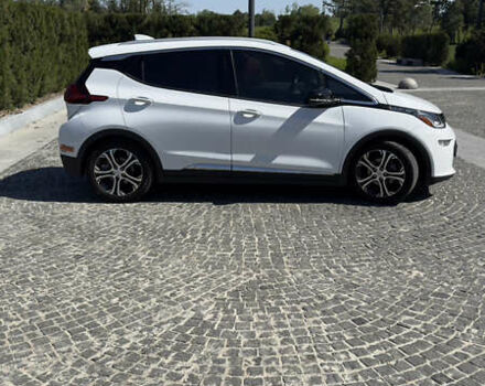 Белый Шевроле Bolt EV, объемом двигателя 0 л и пробегом 77 тыс. км за 16300 $, фото 4 на Automoto.ua