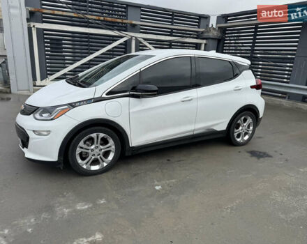 Белый Шевроле Bolt EV, объемом двигателя 0 л и пробегом 58 тыс. км за 16499 $, фото 2 на Automoto.ua