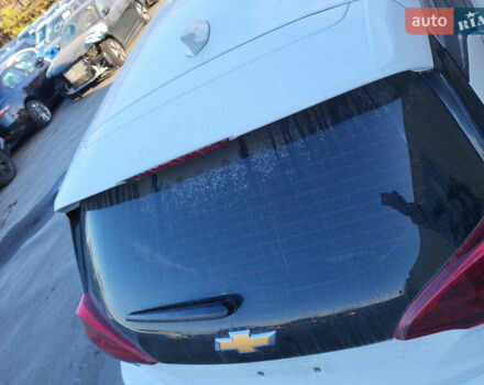 Белый Шевроле Bolt EV, объемом двигателя 0 л и пробегом 60 тыс. км за 11600 $, фото 7 на Automoto.ua