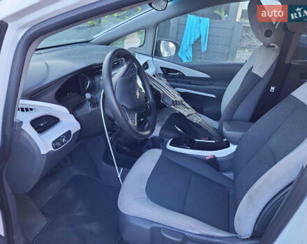 Белый Шевроле Bolt EV, объемом двигателя 0 л и пробегом 60 тыс. км за 11600 $, фото 11 на Automoto.ua