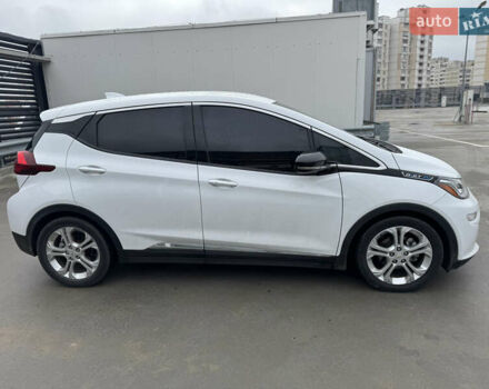 Белый Шевроле Bolt EV, объемом двигателя 0 л и пробегом 58 тыс. км за 16499 $, фото 17 на Automoto.ua