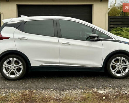 Белый Шевроле Bolt EV, объемом двигателя 0 л и пробегом 74 тыс. км за 18300 $, фото 2 на Automoto.ua