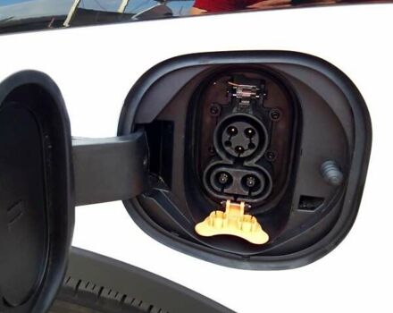 Белый Шевроле Bolt EV, объемом двигателя 0 л и пробегом 28 тыс. км за 18800 $, фото 23 на Automoto.ua