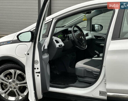 Белый Шевроле Bolt EV, объемом двигателя 0 л и пробегом 116 тыс. км за 16950 $, фото 14 на Automoto.ua
