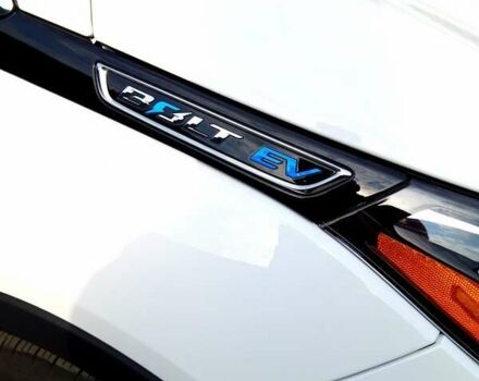 Белый Шевроле Bolt EV, объемом двигателя 0 л и пробегом 28 тыс. км за 18800 $, фото 24 на Automoto.ua