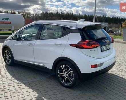 Белый Шевроле Bolt EV, объемом двигателя 0 л и пробегом 50 тыс. км за 24200 $, фото 7 на Automoto.ua