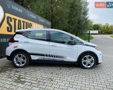 Белый Шевроле Bolt EV, объемом двигателя 0 л и пробегом 78 тыс. км за 16300 $, фото 5 на Automoto.ua