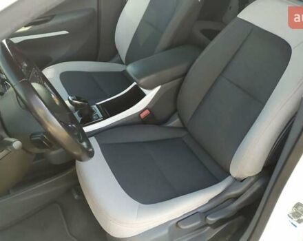 Белый Шевроле Bolt EV, объемом двигателя 0 л и пробегом 170 тыс. км за 14950 $, фото 14 на Automoto.ua