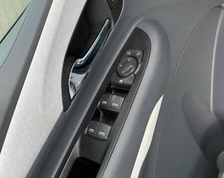 Белый Шевроле Bolt EV, объемом двигателя 0 л и пробегом 50 тыс. км за 24200 $, фото 25 на Automoto.ua