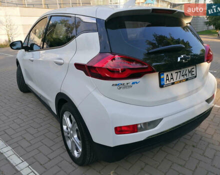 Белый Шевроле Bolt EV, объемом двигателя 0 л и пробегом 41 тыс. км за 16800 $, фото 6 на Automoto.ua