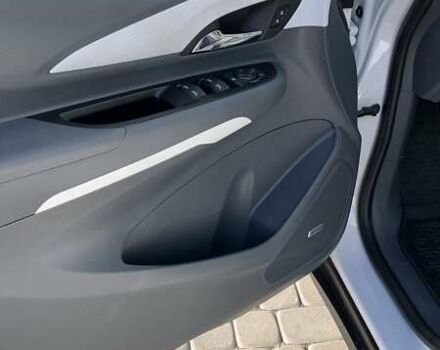 Белый Шевроле Bolt EV, объемом двигателя 0 л и пробегом 50 тыс. км за 24200 $, фото 16 на Automoto.ua