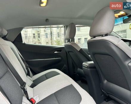 Белый Шевроле Bolt EV, объемом двигателя 0 л и пробегом 116 тыс. км за 16950 $, фото 26 на Automoto.ua