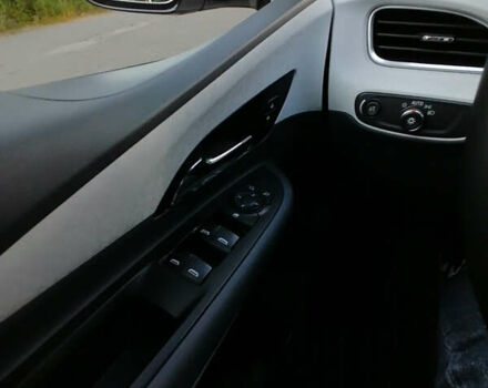 Белый Шевроле Bolt EV, объемом двигателя 0 л и пробегом 41 тыс. км за 16800 $, фото 16 на Automoto.ua