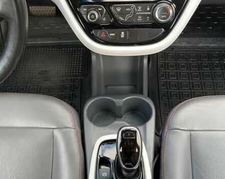 Белый Шевроле Bolt EV, объемом двигателя 0 л и пробегом 50 тыс. км за 24200 $, фото 23 на Automoto.ua