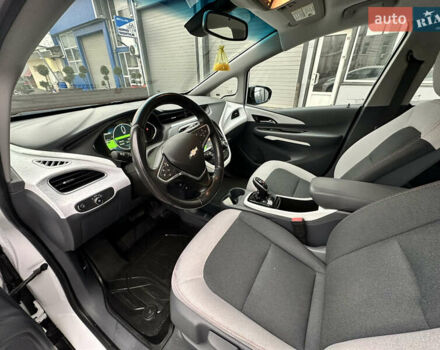Белый Шевроле Bolt EV, объемом двигателя 0 л и пробегом 116 тыс. км за 16950 $, фото 16 на Automoto.ua