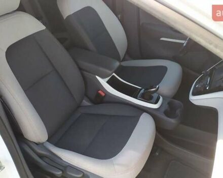 Белый Шевроле Bolt EV, объемом двигателя 0 л и пробегом 170 тыс. км за 14950 $, фото 13 на Automoto.ua