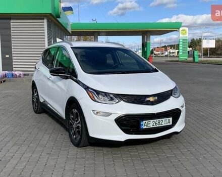 Белый Шевроле Bolt EV, объемом двигателя 0 л и пробегом 50 тыс. км за 24200 $, фото 4 на Automoto.ua