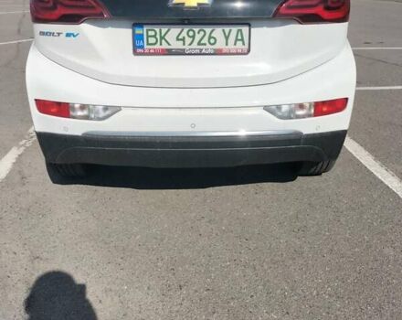 Белый Шевроле Bolt EV, объемом двигателя 0 л и пробегом 116 тыс. км за 17200 $, фото 4 на Automoto.ua