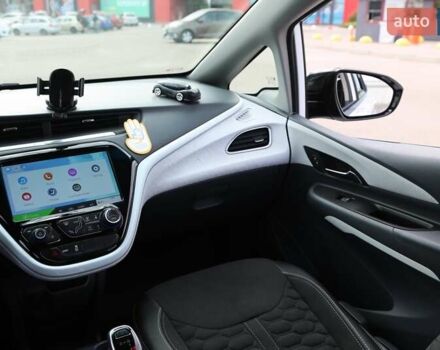 Белый Шевроле Bolt EV, объемом двигателя 0 л и пробегом 90 тыс. км за 19400 $, фото 14 на Automoto.ua