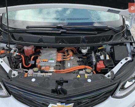 Белый Шевроле Bolt EV, объемом двигателя 0 л и пробегом 50 тыс. км за 24200 $, фото 27 на Automoto.ua