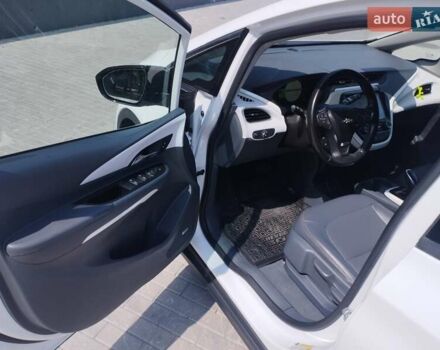 Белый Шевроле Bolt EV, объемом двигателя 0 л и пробегом 87 тыс. км за 17700 $, фото 10 на Automoto.ua