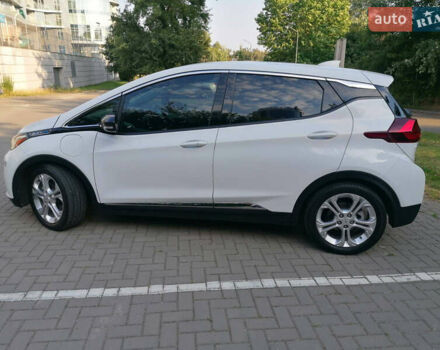 Белый Шевроле Bolt EV, объемом двигателя 0 л и пробегом 41 тыс. км за 16800 $, фото 5 на Automoto.ua
