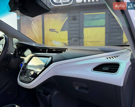 Белый Шевроле Bolt EV, объемом двигателя 0 л и пробегом 39 тыс. км за 16500 $, фото 42 на Automoto.ua
