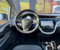 Белый Шевроле Bolt EV, объемом двигателя 0 л и пробегом 39 тыс. км за 16500 $, фото 46 на Automoto.ua