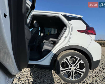 Белый Шевроле Bolt EV, объемом двигателя 0 л и пробегом 39 тыс. км за 16500 $, фото 59 на Automoto.ua
