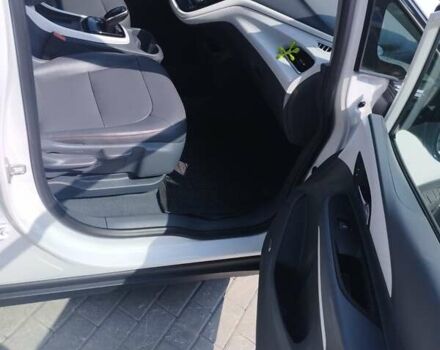 Белый Шевроле Bolt EV, объемом двигателя 0 л и пробегом 87 тыс. км за 17700 $, фото 16 на Automoto.ua