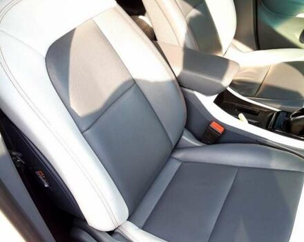 Белый Шевроле Bolt EV, объемом двигателя 0 л и пробегом 28 тыс. км за 18800 $, фото 31 на Automoto.ua