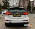 Белый Шевроле Bolt EV, объемом двигателя 64 л и пробегом 81 тыс. км за 25100 $, фото 5 на Automoto.ua