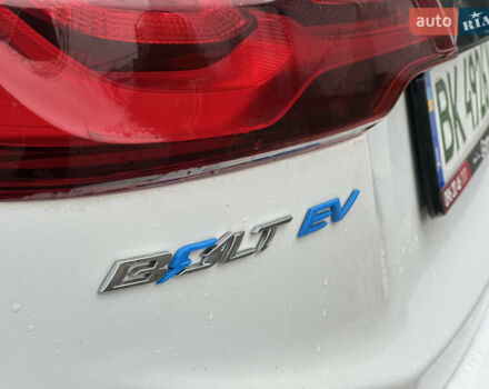 Белый Шевроле Bolt EV, объемом двигателя 0 л и пробегом 116 тыс. км за 16950 $, фото 7 на Automoto.ua