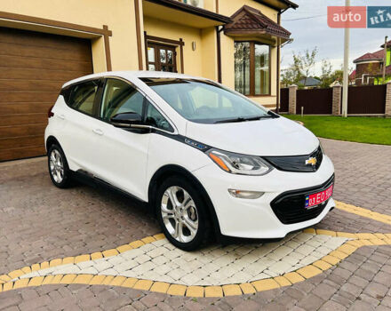 Белый Шевроле Bolt EV, объемом двигателя 0 л и пробегом 100 тыс. км за 14000 $, фото 1 на Automoto.ua