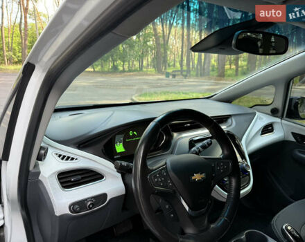 Белый Шевроле Bolt EV, объемом двигателя 0 л и пробегом 69 тыс. км за 14950 $, фото 10 на Automoto.ua