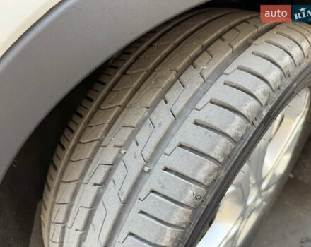 Белый Шевроле Bolt EV, объемом двигателя 0 л и пробегом 69 тыс. км за 14950 $, фото 25 на Automoto.ua