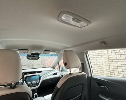 Белый Шевроле Bolt EV, объемом двигателя 0 л и пробегом 28 тыс. км за 18500 $, фото 18 на Automoto.ua