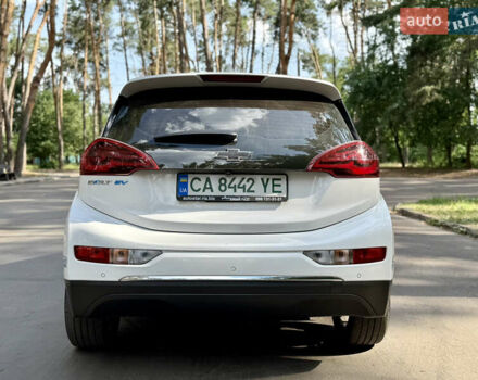 Белый Шевроле Bolt EV, объемом двигателя 0 л и пробегом 69 тыс. км за 14950 $, фото 3 на Automoto.ua