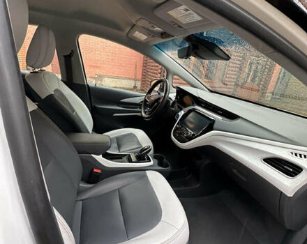 Белый Шевроле Bolt EV, объемом двигателя 0 л и пробегом 28 тыс. км за 18500 $, фото 21 на Automoto.ua