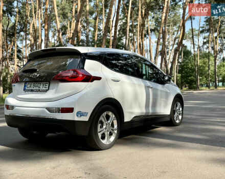 Белый Шевроле Bolt EV, объемом двигателя 0 л и пробегом 69 тыс. км за 14950 $, фото 4 на Automoto.ua