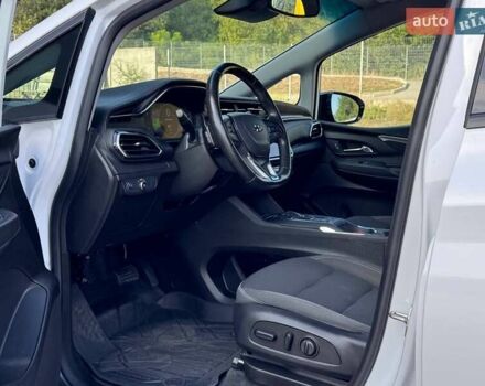 Белый Шевроле Bolt EV, объемом двигателя 0 л и пробегом 45 тыс. км за 18100 $, фото 14 на Automoto.ua