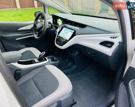 Белый Шевроле Bolt EV, объемом двигателя 0 л и пробегом 100 тыс. км за 14000 $, фото 10 на Automoto.ua